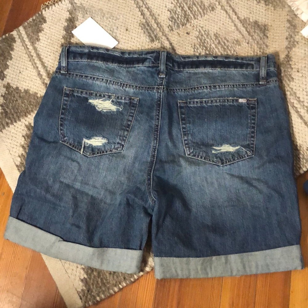 Shorts - Picture 2 of 4